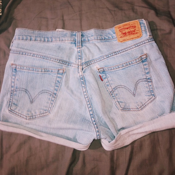 Levi's Pants - LEVIS SHORTS SIZE 6